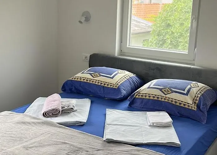 Apartman With Parking Space - 23444 *